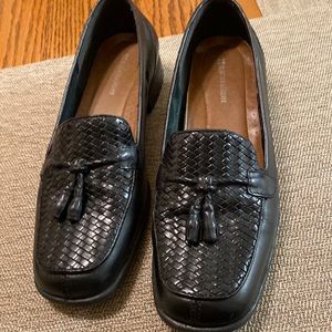 Beautiful loafers .black like brand new. Only worn a few times. I love them